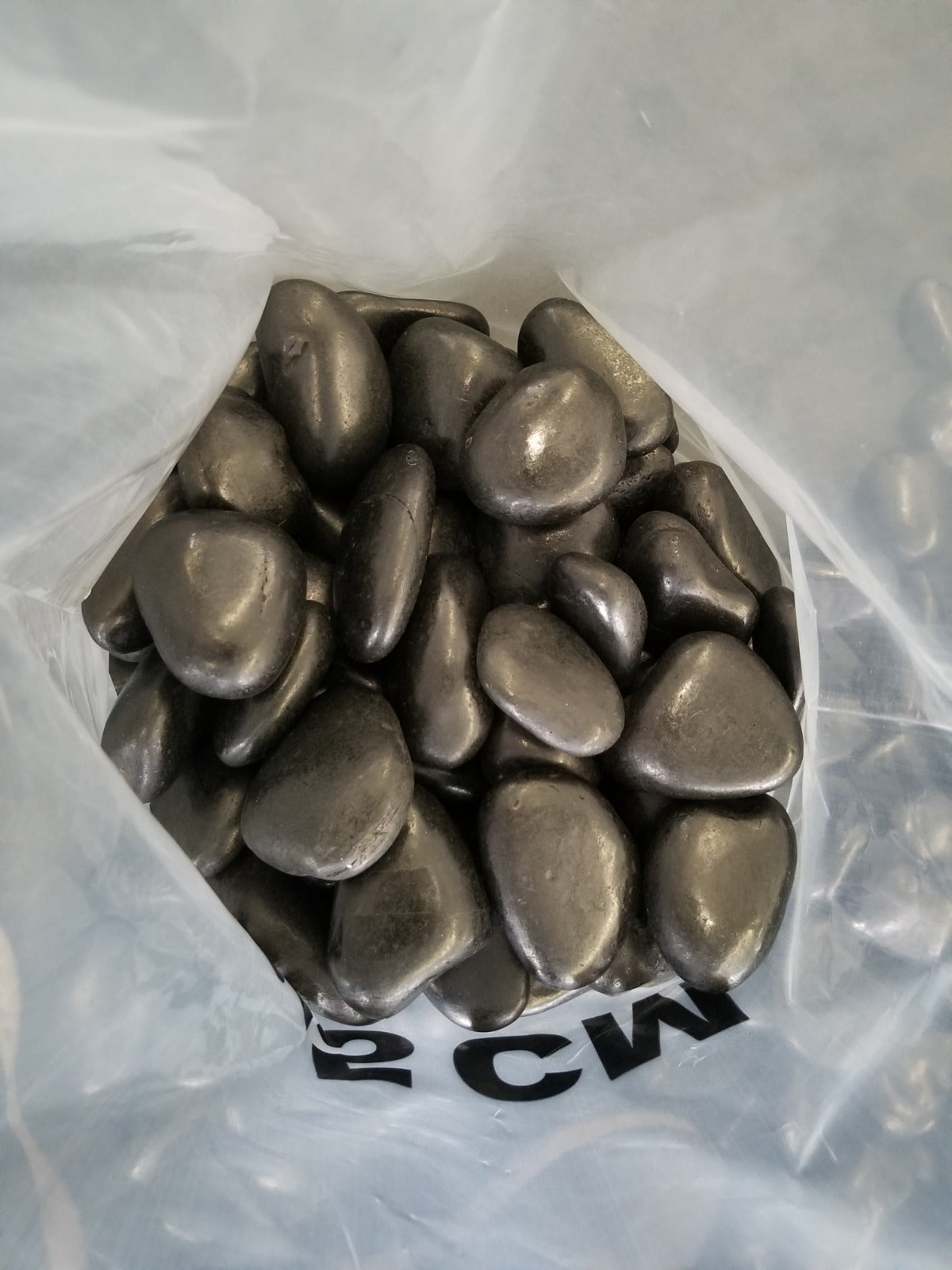Polished Black Decorative Pebbles – 1 Tonne Bags